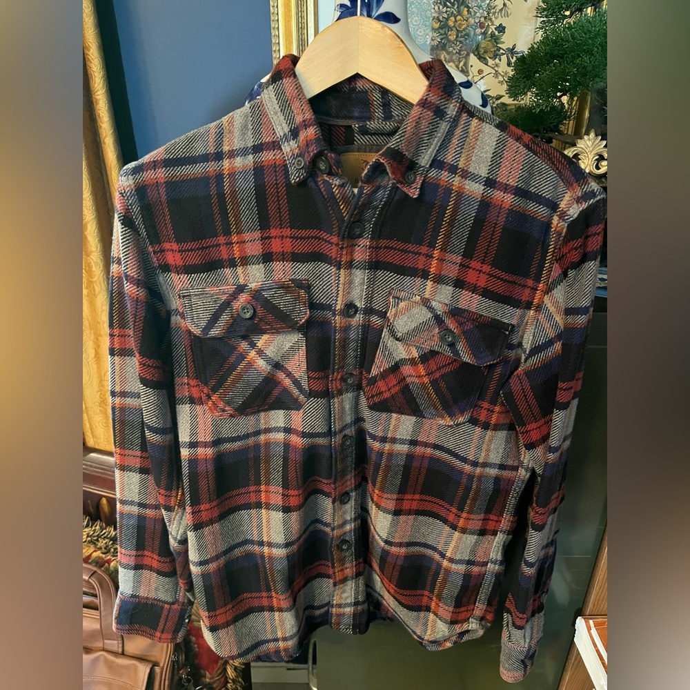 Outdoor Life Men’s Flannel Button Down. Small